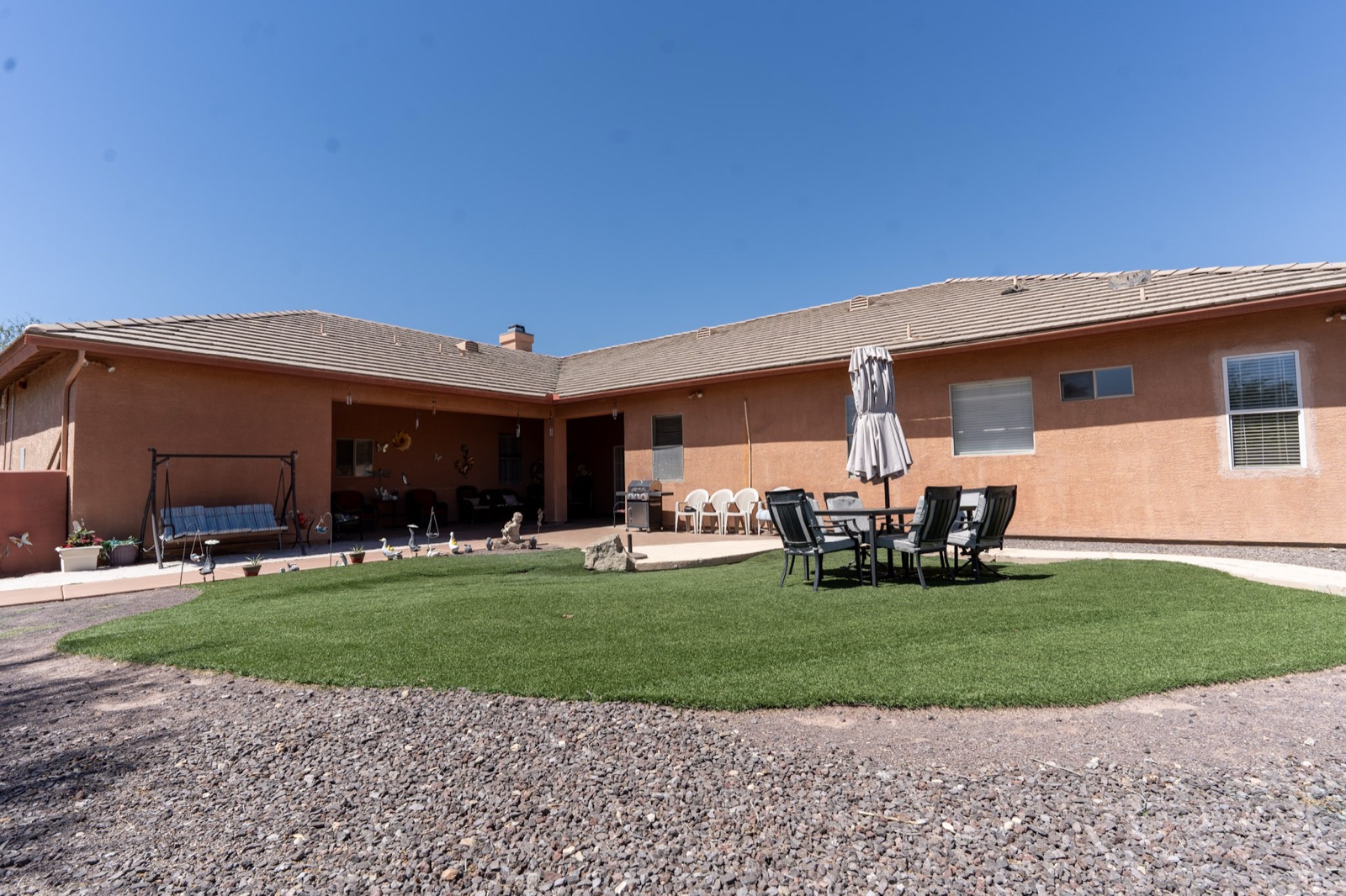 The backyard garden and green lawn at Grace Hill Ranch
